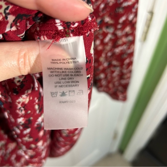 Vince Camuto Dark Red Floral Long Sleeve Blouse Size XL Ruffle V-Neck Collar - Picture 6 of 13